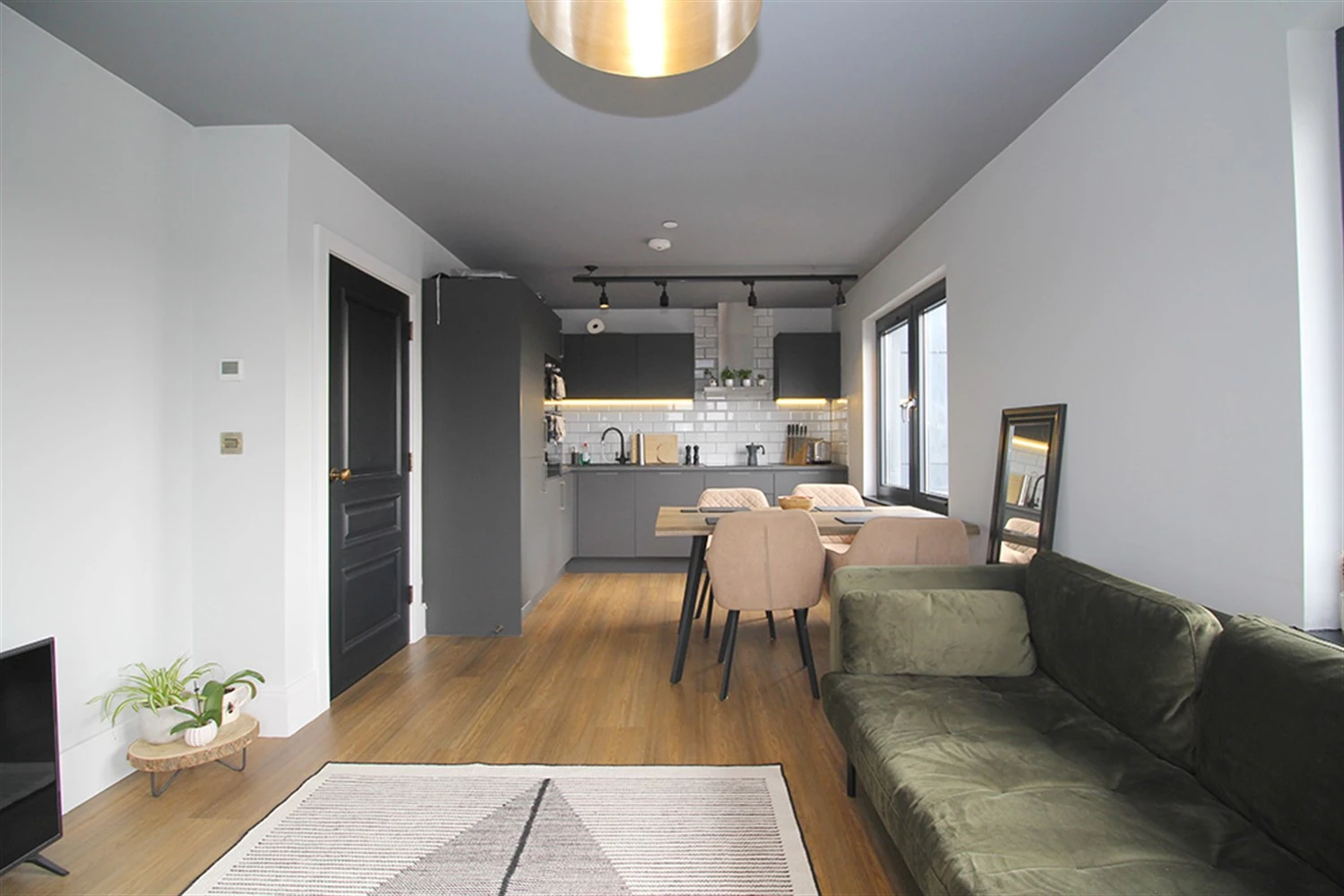 Lounge / Kitchen