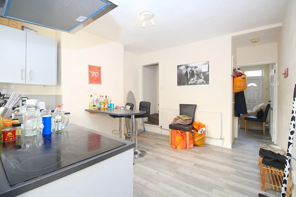 Kitchen and Breakfast area