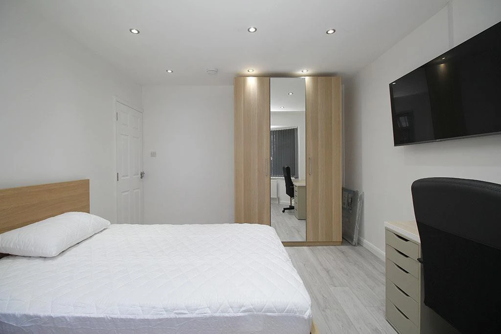 Wardrobe and 4k Smart TV