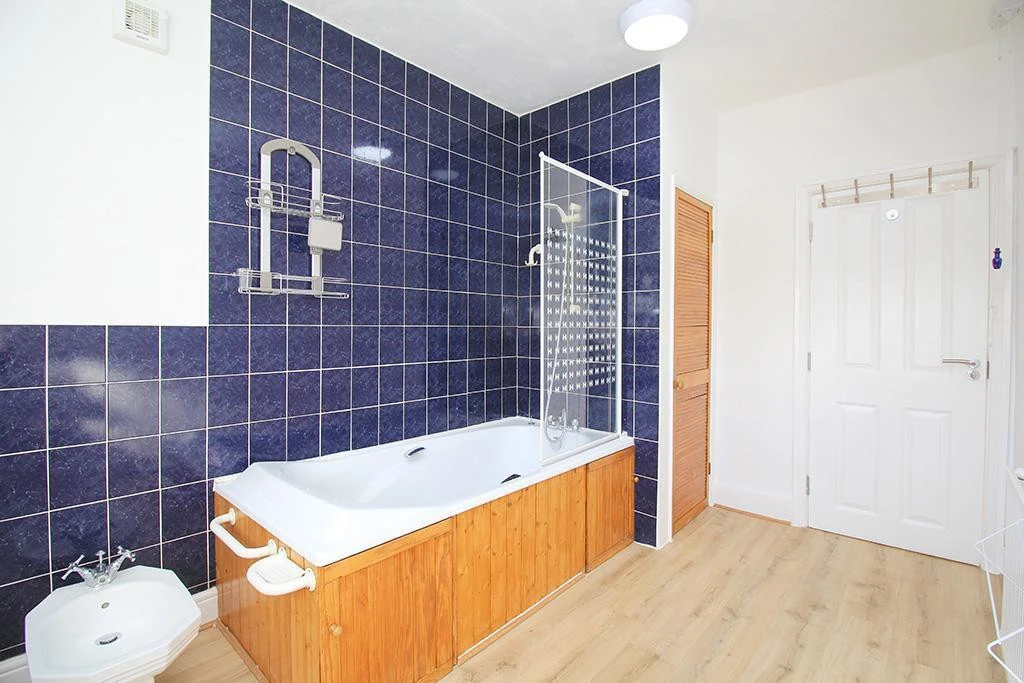 Bathroom (Shared)