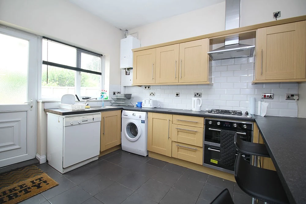 Kitchen and Breakfast area