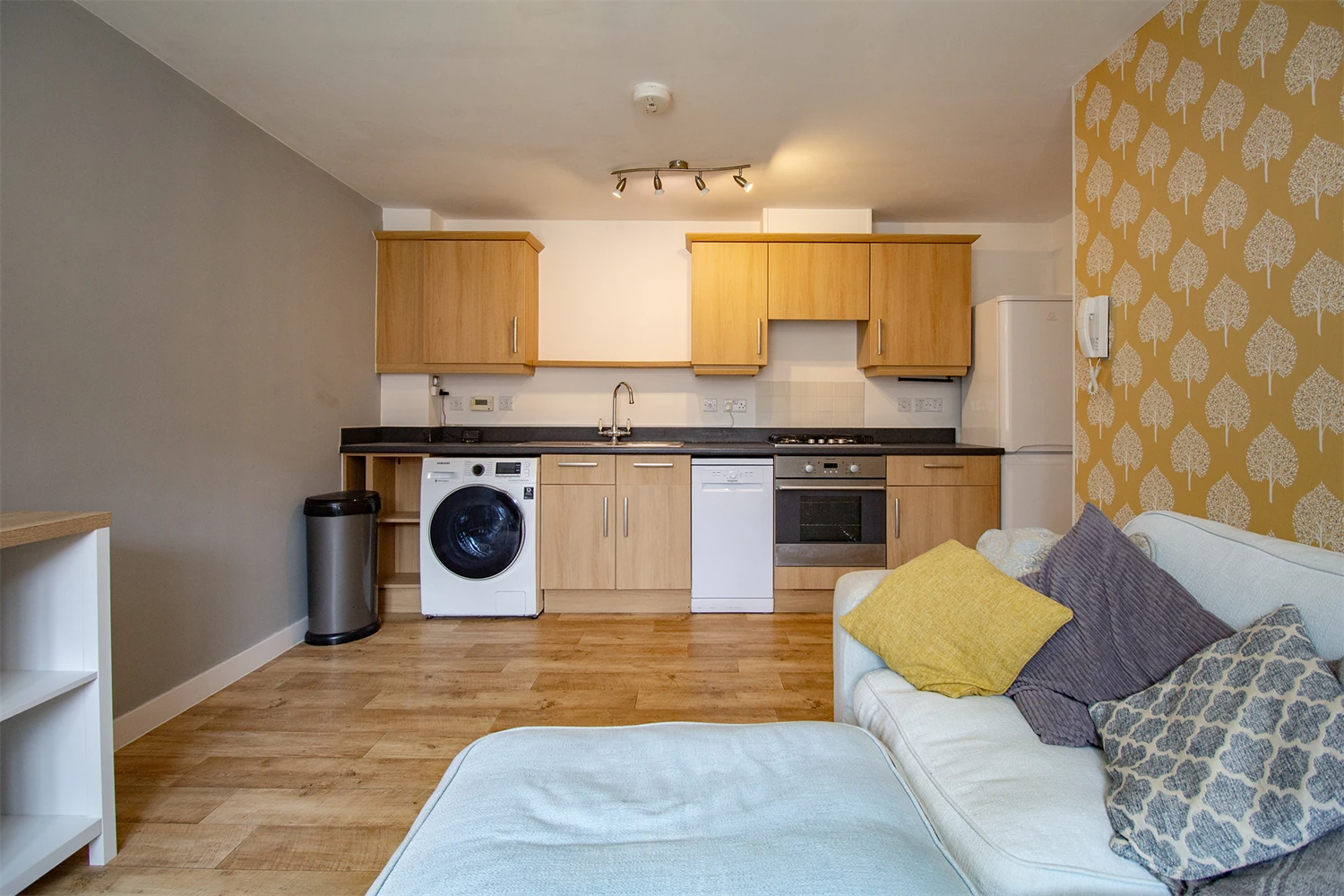 Kitchen / Lounge