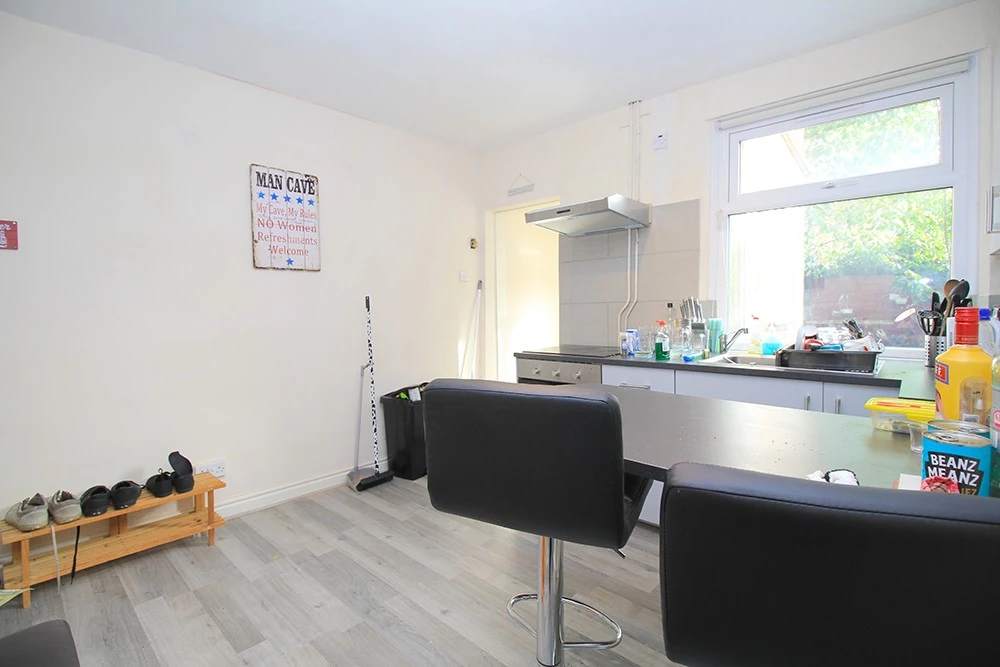 Kitchen and Breakfast area