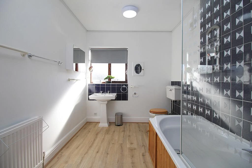 Bathroom (Shared)