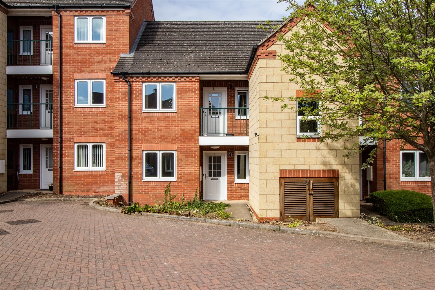 Field Farm Close