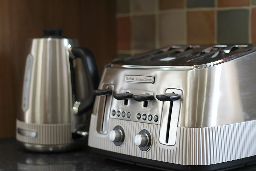 Kitchen appliances included