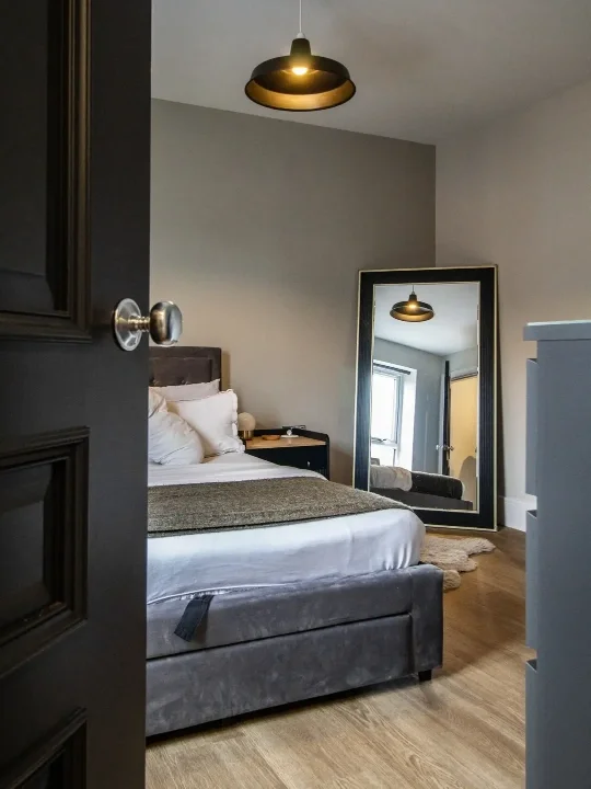 A contemporary one-bedroom apartment perched by the village centre. Set on the first floor of a high-spec development apartment block, this property comes with a juliet balcony, integrated appliances, allocated parking, and more.